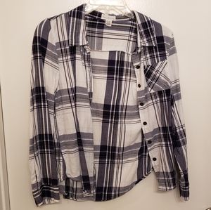 B2G1FREE Black white gray plaid button down shirt